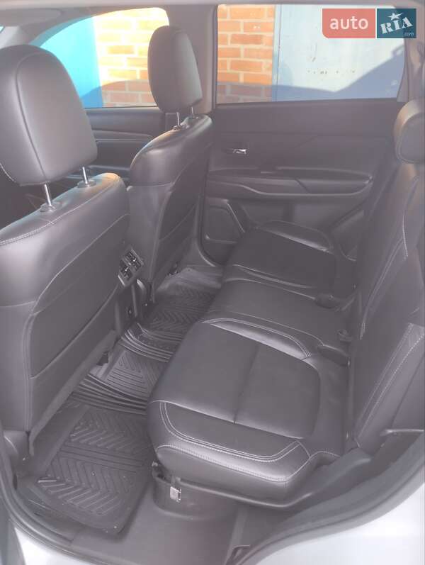 Внедорожник / Кроссовер Mitsubishi Outlander 2019 в Полтаве