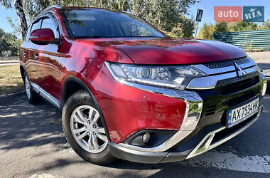 Позашляховик / Кросовер Mitsubishi Outlander 2018 в Києві