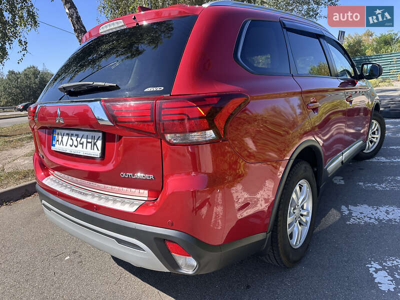 Внедорожник / Кроссовер Mitsubishi Outlander 2018 в Киеве