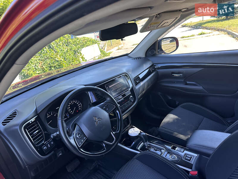Внедорожник / Кроссовер Mitsubishi Outlander 2018 в Киеве
