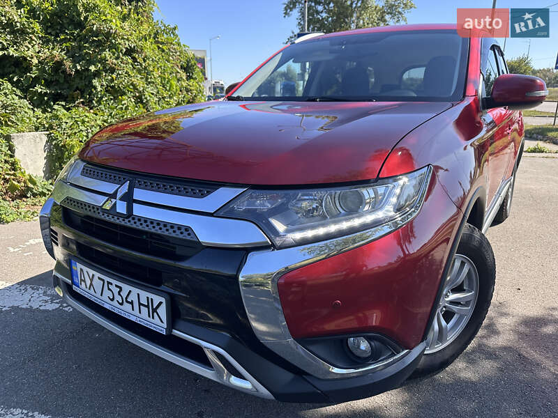 Внедорожник / Кроссовер Mitsubishi Outlander 2018 в Киеве