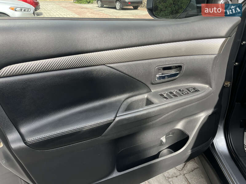 Позашляховик / Кросовер Mitsubishi Outlander 2013 в Білій Церкві