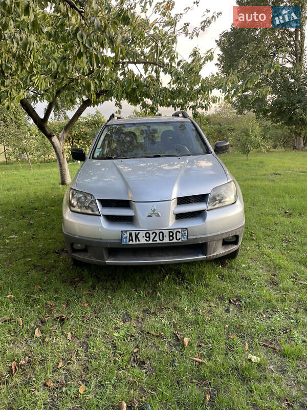 Внедорожник / Кроссовер Mitsubishi Outlander 2005 в 