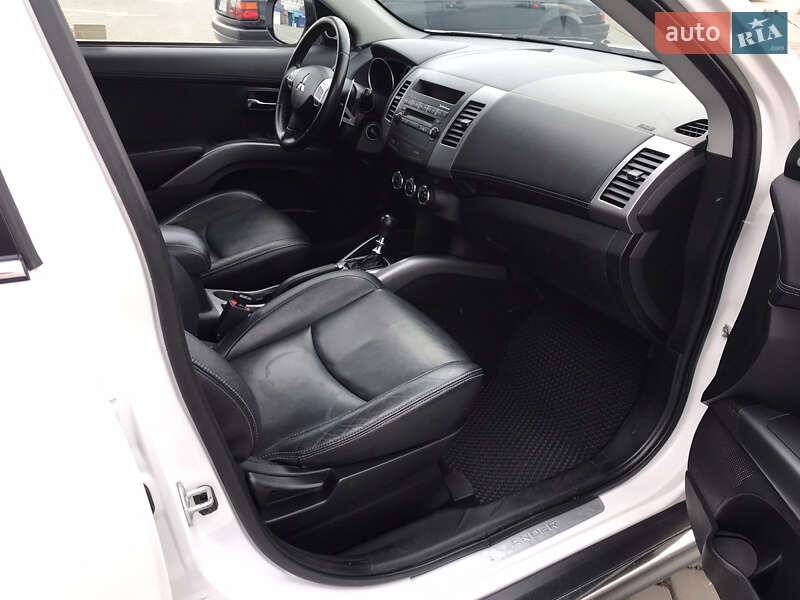 Внедорожник / Кроссовер Mitsubishi Outlander 2011 в Черновцах