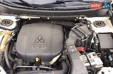 Внедорожник / Кроссовер Mitsubishi Outlander 2011 в 