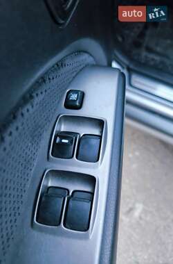 Внедорожник / Кроссовер Mitsubishi Outlander 2006 в 
