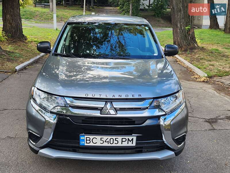 Внедорожник / Кроссовер Mitsubishi Outlander 2016 в Каменском