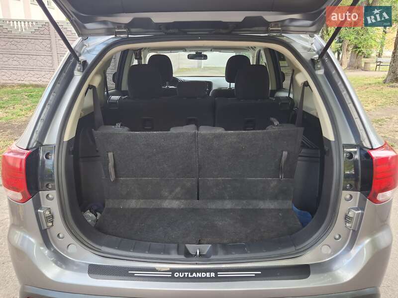 Внедорожник / Кроссовер Mitsubishi Outlander 2016 в Каменском