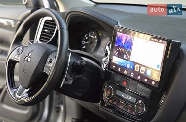 Внедорожник / Кроссовер Mitsubishi Outlander 2015 в 