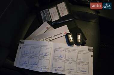 Внедорожник / Кроссовер Mitsubishi Outlander 2015 в 