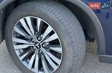 Внедорожник / Кроссовер Mitsubishi Outlander 2020 в 