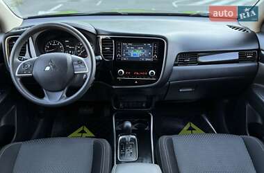 Внедорожник / Кроссовер Mitsubishi Outlander 2020 в 
