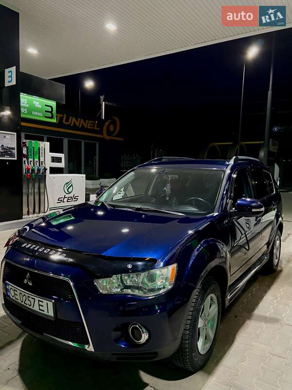 Внедорожник / Кроссовер Mitsubishi Outlander 2011 в 