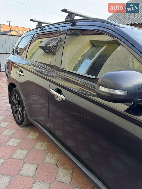 Внедорожник / Кроссовер Mitsubishi Outlander 2012 в Краснограде