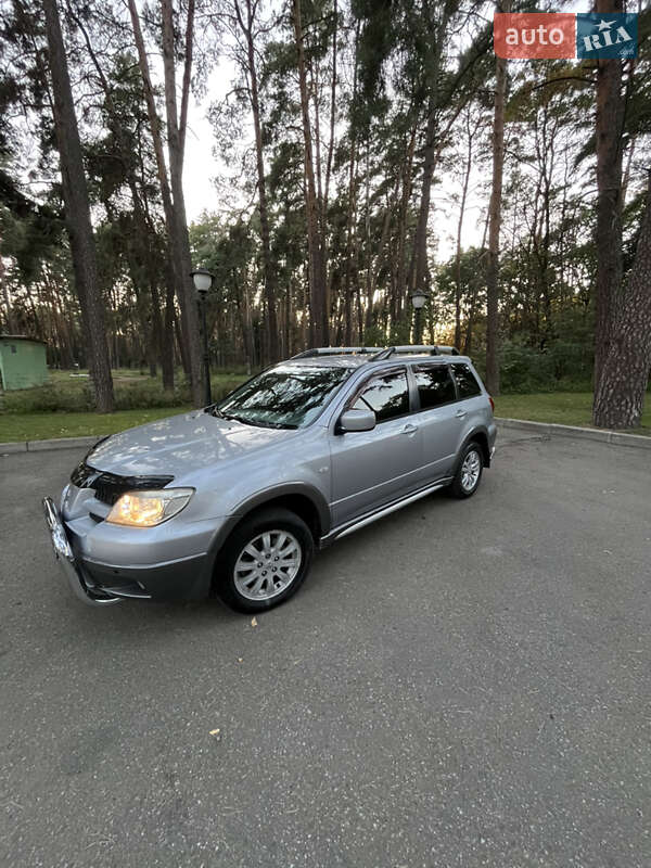 Позашляховик / Кросовер Mitsubishi Outlander 2006 в Чернігові