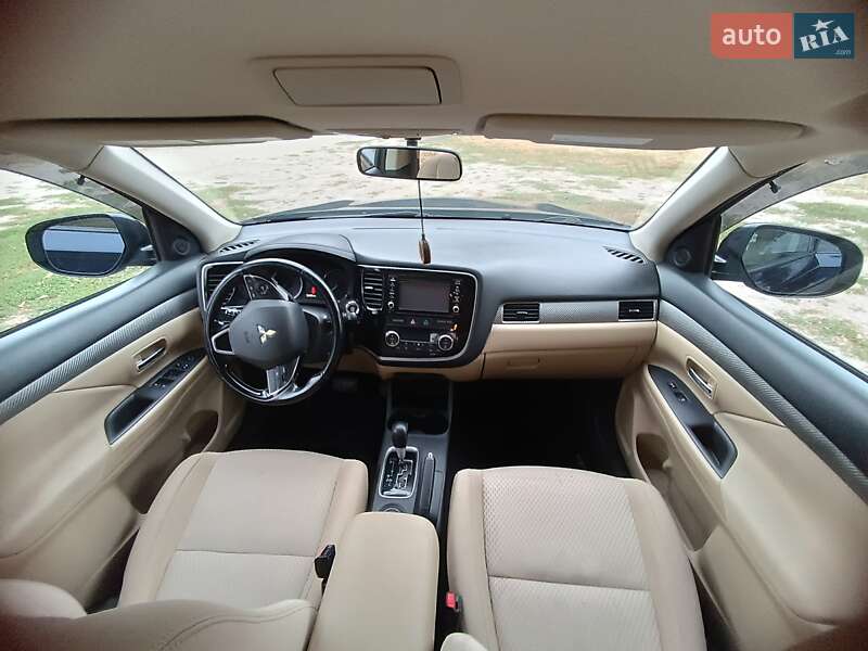Позашляховик / Кросовер Mitsubishi Outlander 2015 в Кропивницькому