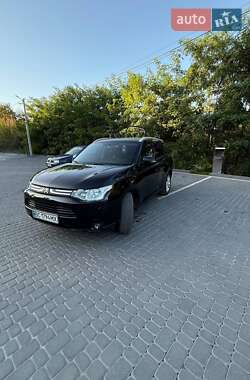 Внедорожник / Кроссовер Mitsubishi Outlander 2013 в Бобрке