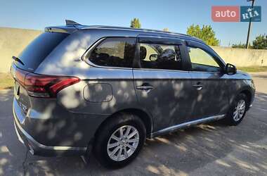 Внедорожник / Кроссовер Mitsubishi Outlander 2016 в 
