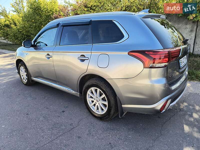 Позашляховик / Кросовер Mitsubishi Outlander 2016 в Кропивницькому