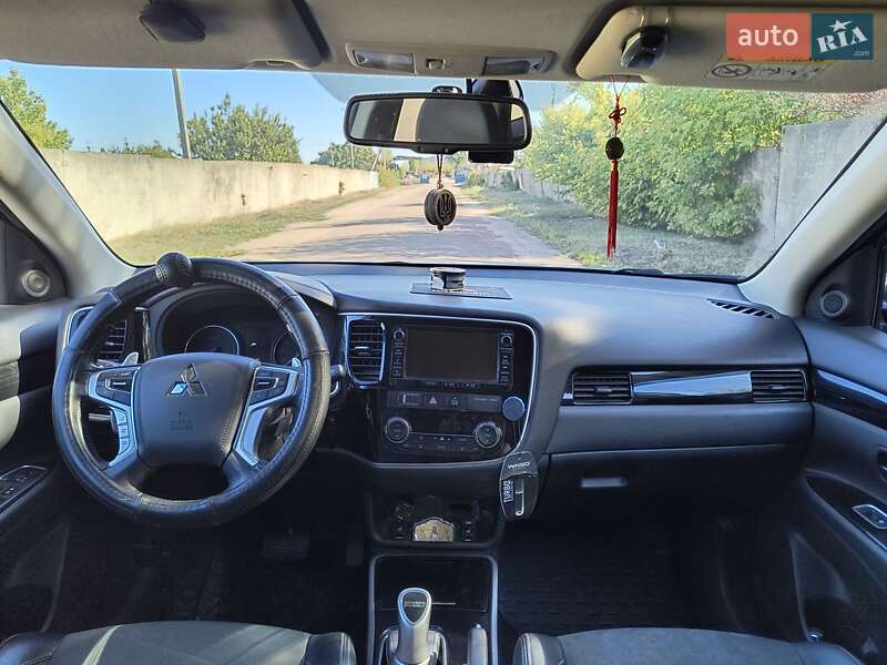 Позашляховик / Кросовер Mitsubishi Outlander 2016 в Кропивницькому