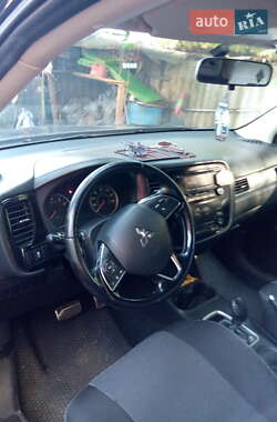 Внедорожник / Кроссовер Mitsubishi Outlander 2016 в Каневе
