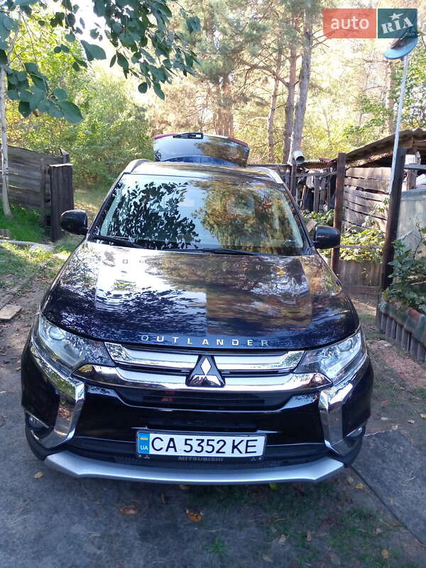 Внедорожник / Кроссовер Mitsubishi Outlander 2016 в Каневе