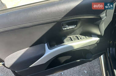 Внедорожник / Кроссовер Mitsubishi Outlander 2009 в 