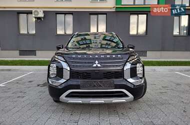 Внедорожник / Кроссовер Mitsubishi Outlander 2022 в 