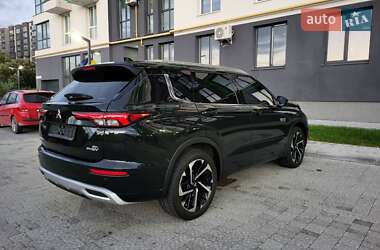 Внедорожник / Кроссовер Mitsubishi Outlander 2022 в 