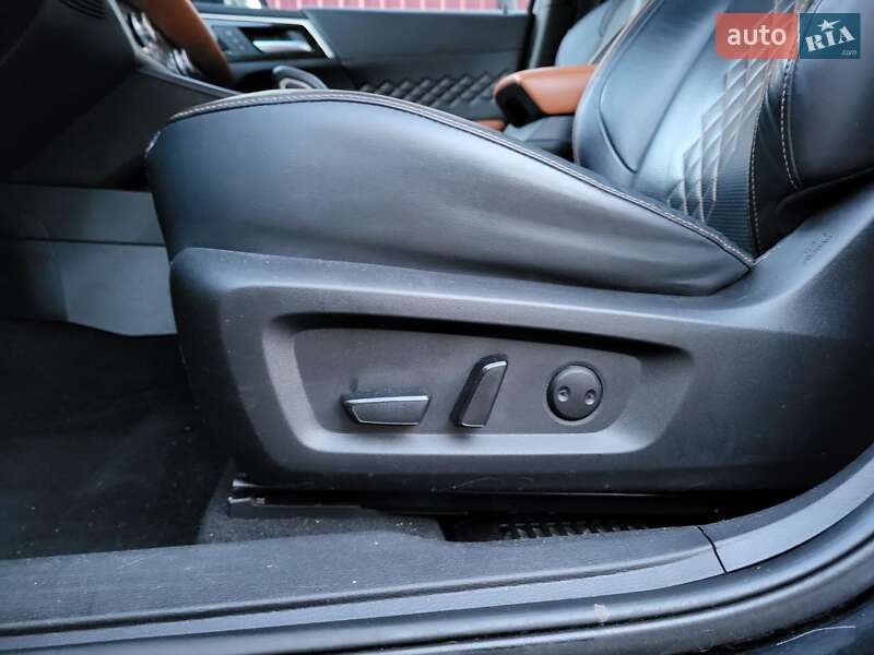 Позашляховик / Кросовер Mitsubishi Outlander 2022 в Львові