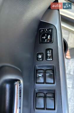 Внедорожник / Кроссовер Mitsubishi Outlander 2010 в 