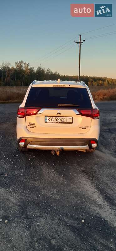 Внедорожник / Кроссовер Mitsubishi Outlander 2018 в Слобожанском