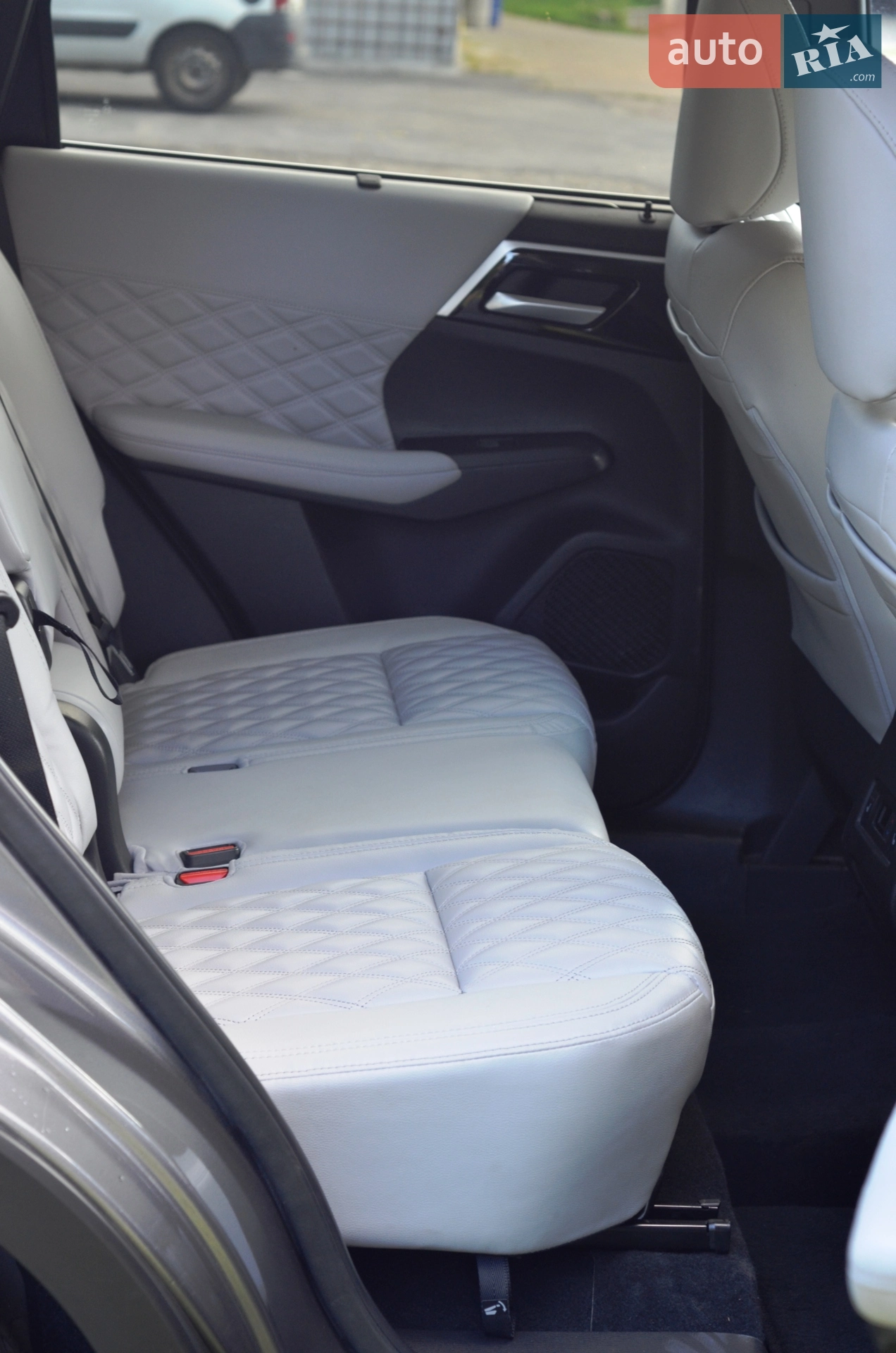 2023 Mitsubishi Outlander - мініатюра 14