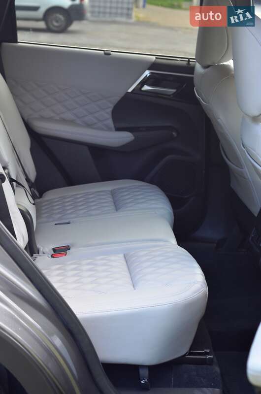 Позашляховик / Кросовер Mitsubishi Outlander 2023 в Києві