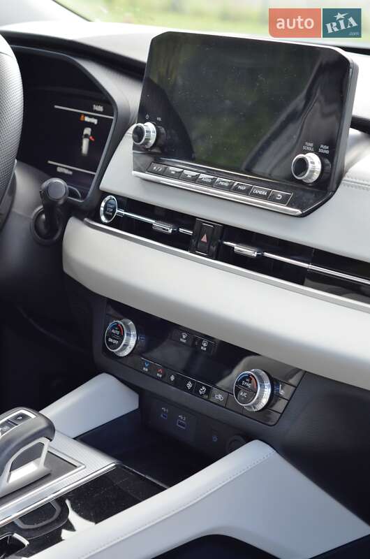 Позашляховик / Кросовер Mitsubishi Outlander 2023 в Києві