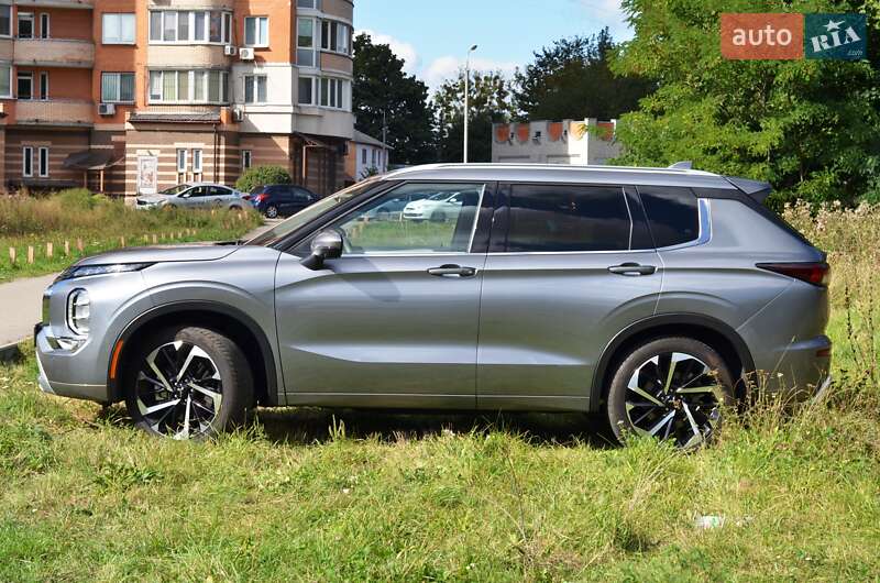 Позашляховик / Кросовер Mitsubishi Outlander 2023 в Києві