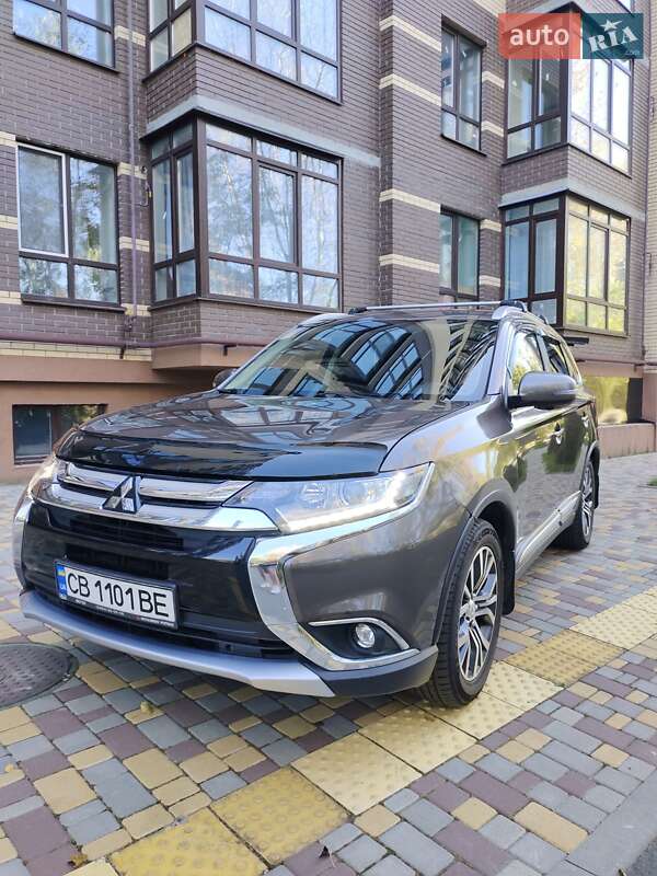 Внедорожник / Кроссовер Mitsubishi Outlander 2017 в Чернигове