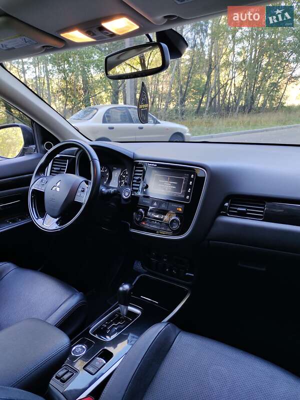 Внедорожник / Кроссовер Mitsubishi Outlander 2017 в Чернигове