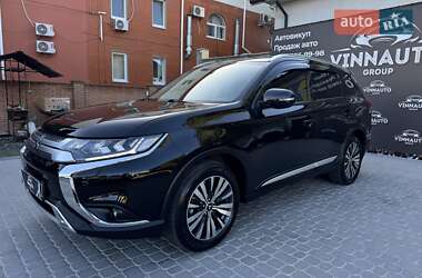 Внедорожник / Кроссовер Mitsubishi Outlander 2021 в 