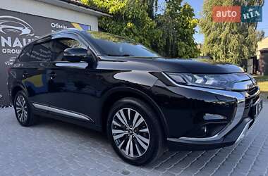 Внедорожник / Кроссовер Mitsubishi Outlander 2021 в 