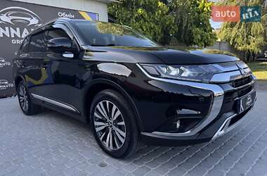 Внедорожник / Кроссовер Mitsubishi Outlander 2021 в 