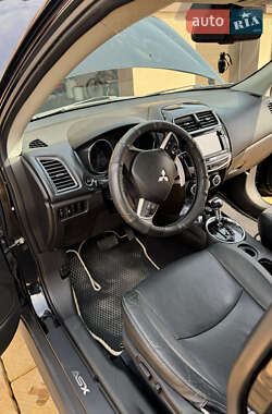 Внедорожник / Кроссовер Mitsubishi Outlander 2014 в 