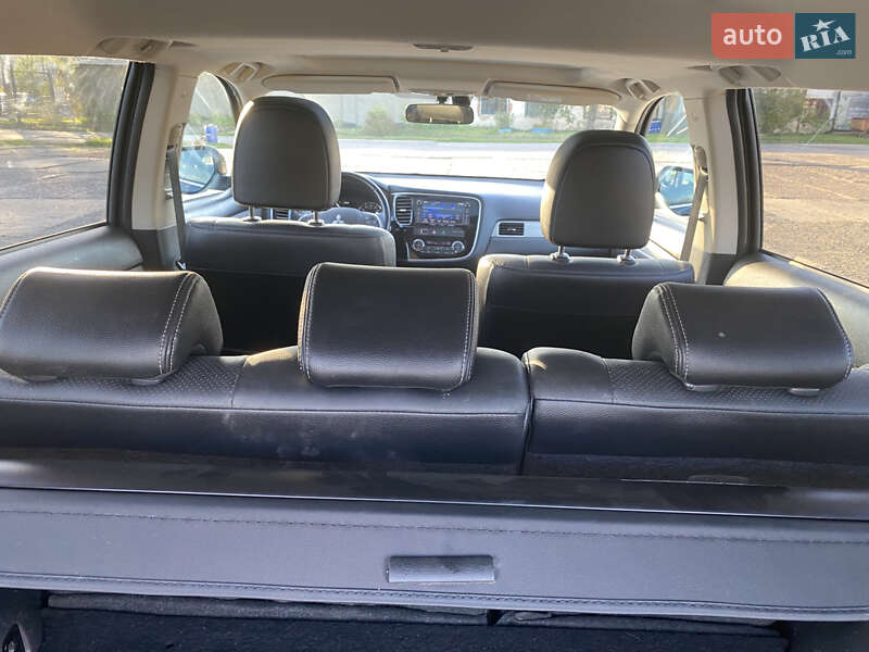 Внедорожник / Кроссовер Mitsubishi Outlander 2013 в Нововолынске