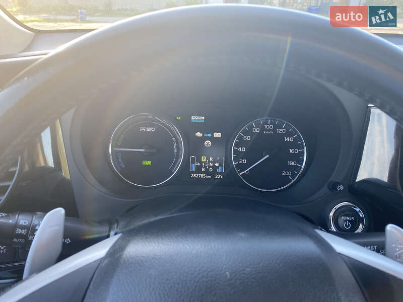 Внедорожник / Кроссовер Mitsubishi Outlander 2013 в Нововолынске