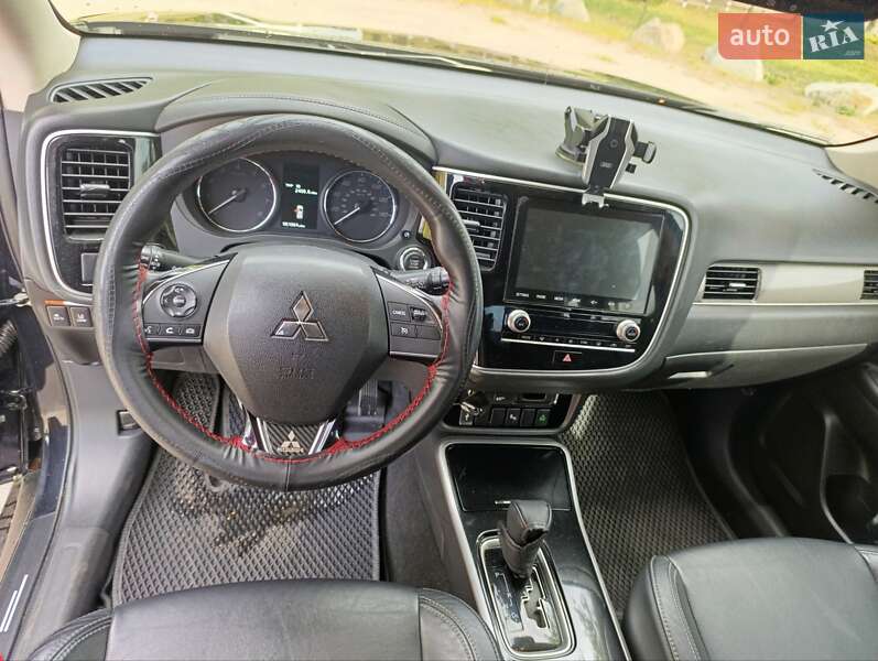 Внедорожник / Кроссовер Mitsubishi Outlander 2020 в Павлограде