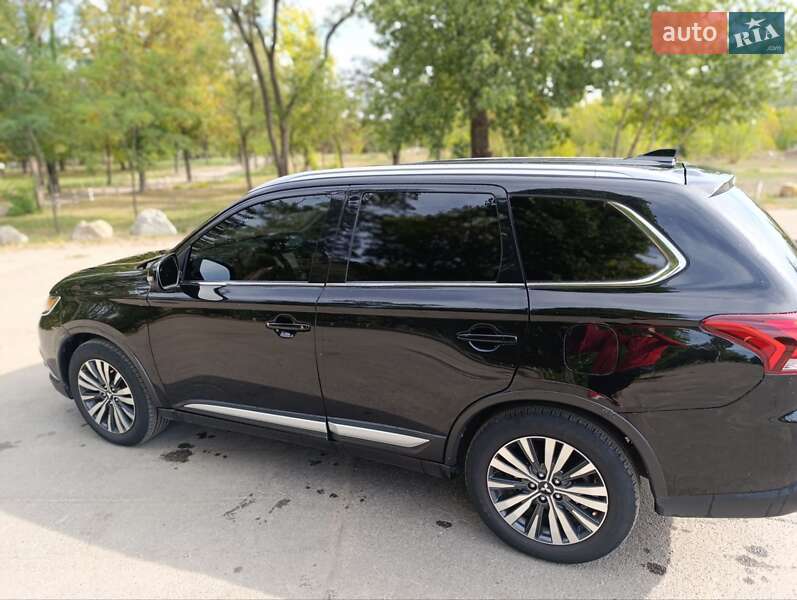 Внедорожник / Кроссовер Mitsubishi Outlander 2020 в Павлограде