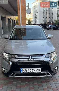 Внедорожник / Кроссовер Mitsubishi Outlander 2020 в 