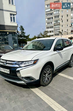 Позашляховик / Кросовер Mitsubishi Outlander 2018 в Борисполі