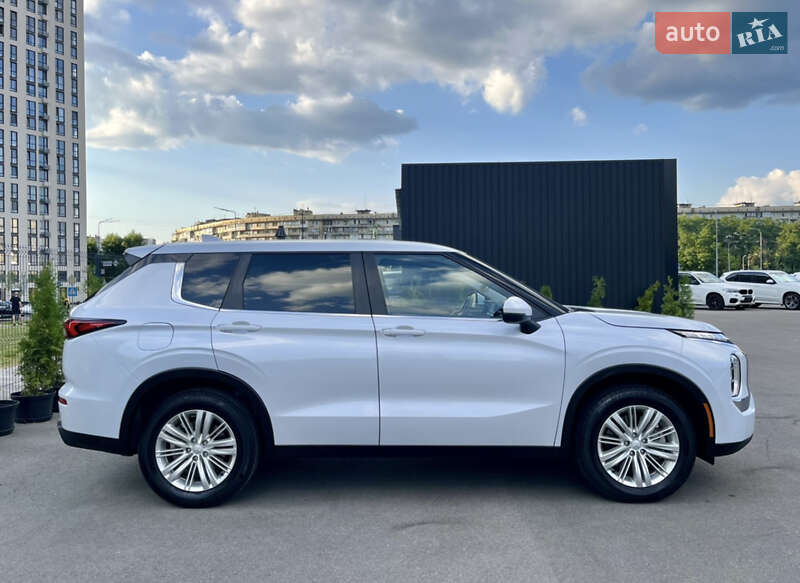 Внедорожник / Кроссовер Mitsubishi Outlander 2021 в Одессе