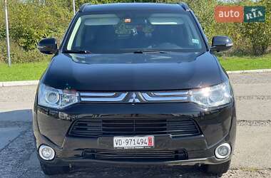 Внедорожник / Кроссовер Mitsubishi Outlander 2013 в 